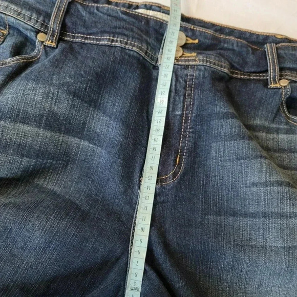 Torrid Mid Rise Flare Jeans Women's Plus Size 26XT Hem Distressed NWOT. - Picture 7 of 12